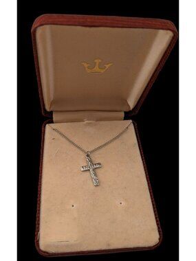 Vintage Silver Tone Cross Necklace Etched Pendant Elegant Religious Jewelry